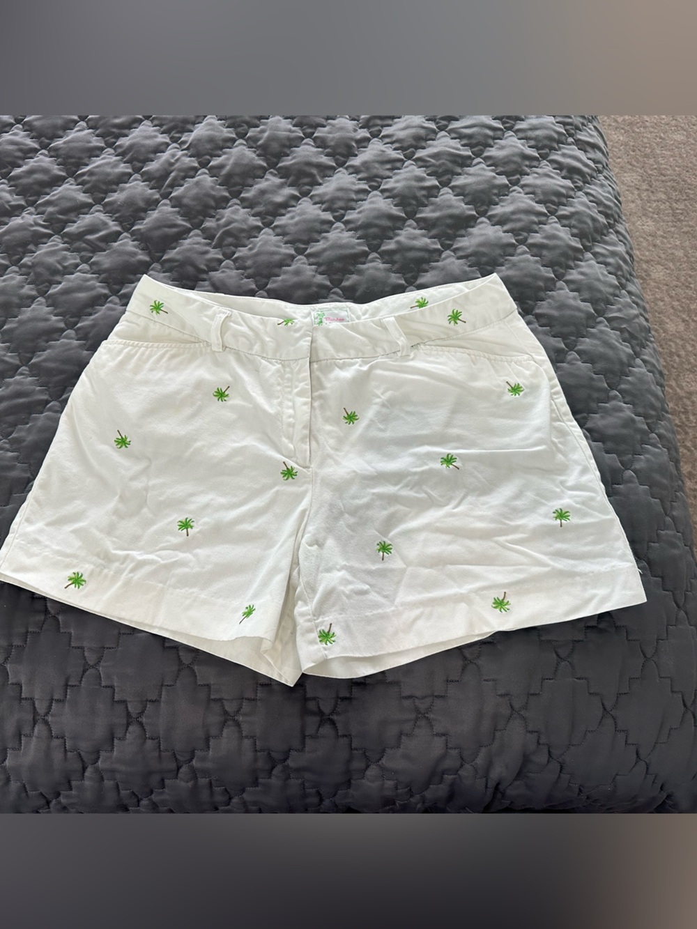 Women’s size 12 white shorts with embroidered palm trees all over bamboo traders
